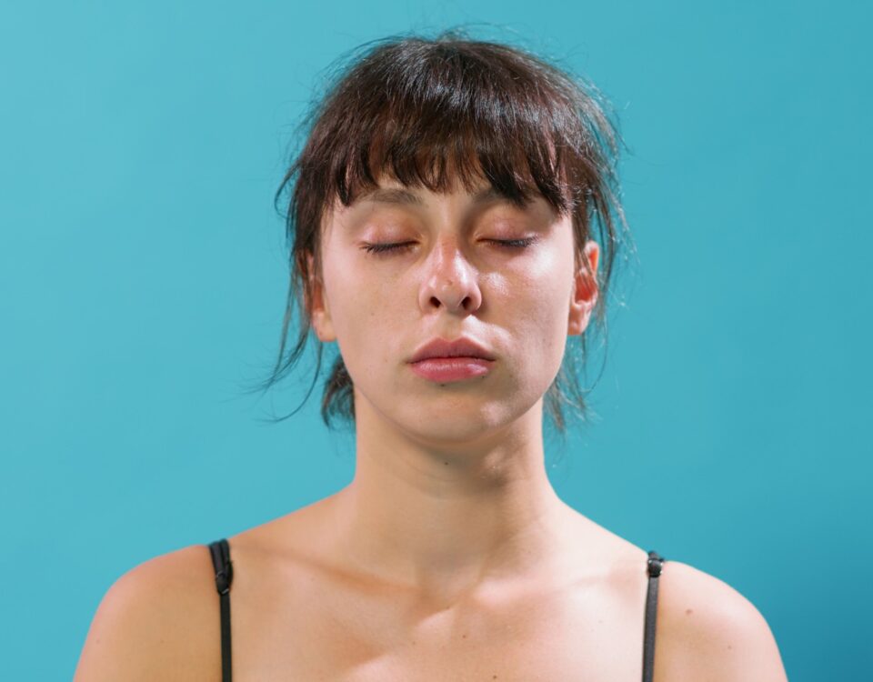 Utrata węchu (anosmia) – kiedy to problem laryngologiczny a nie przeziębienie?